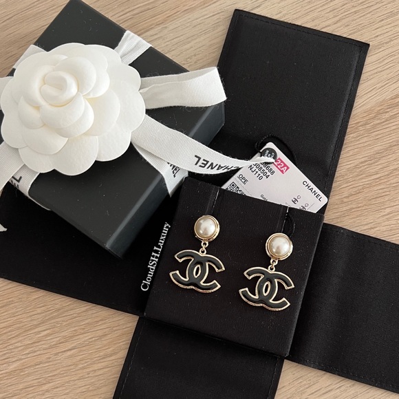 Auth Chanel Classic Black CC Logo Pearl Dangle Earrings-BNIB - Picture 1 of 8